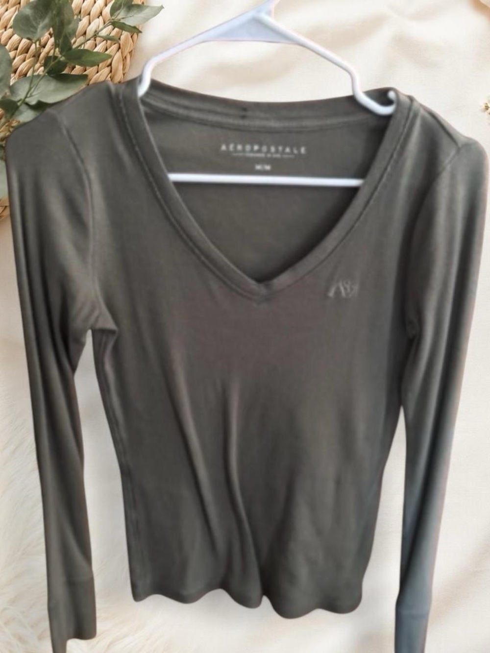 Medium Y2K Rare Find Aeropostale Olive Green Khaki V-Neck Long Sleeve Tee 2000s